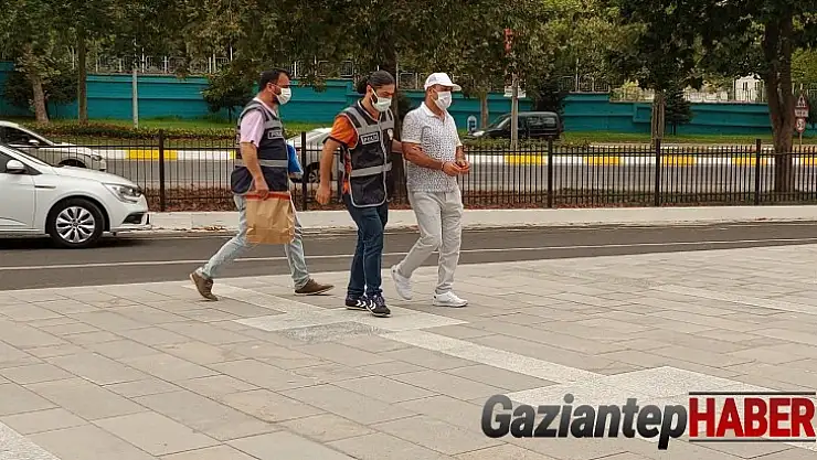 Boşandığı eşini, kızının gözleri önünde 4 bıçak darbesiyle öldürdü