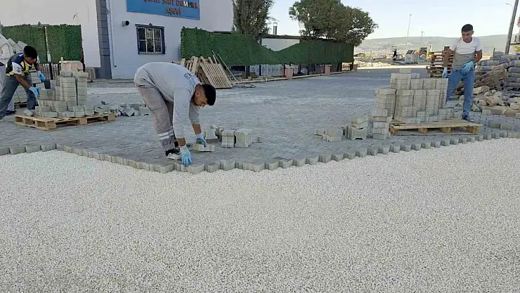 Büyükşehir Belediyesi, Araban'da kilitli parke taşı döşeme çalışmalarına başladı