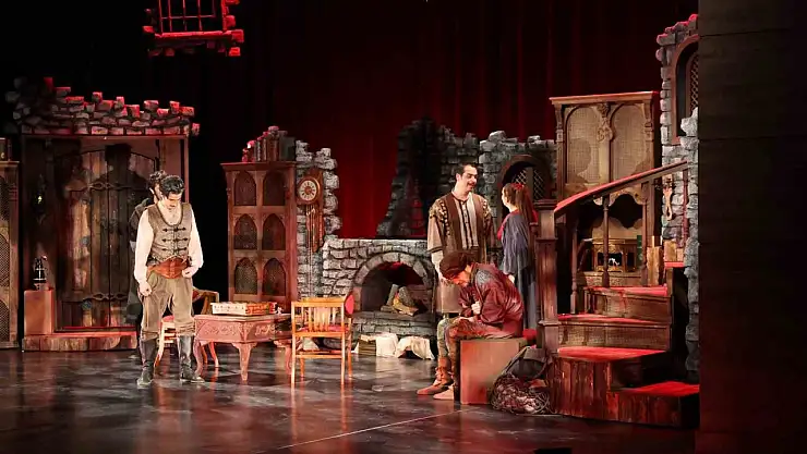 Büyükşehir Şehir Tiyatrosu'ndan unutulmaz prömiyer