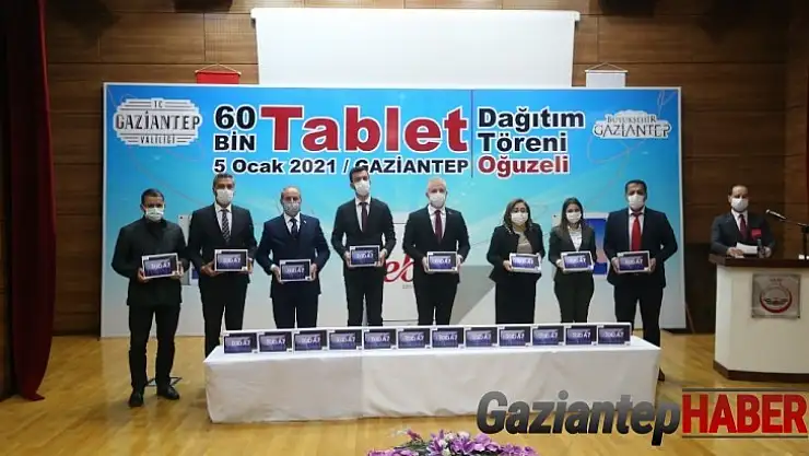 Büyükşehir öğrencilere tablet dağıtımına başladı