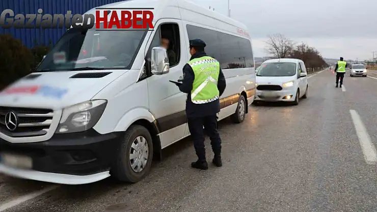 Çakar lamba yasağına uymayan 195 sürücüye ceza
