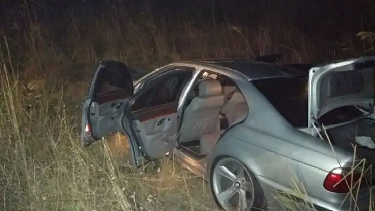 Çanakkale'de otomobil otobüs durağına daldı: 3 ölü