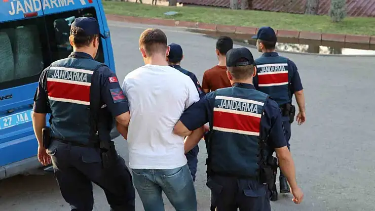 Çeşitli suçlardan aranan 3 şahsı jandarma yakaladı