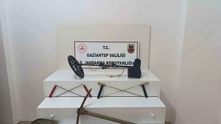 Define bulmak için kaçak kazı yapan 2 şahıs yakalandı