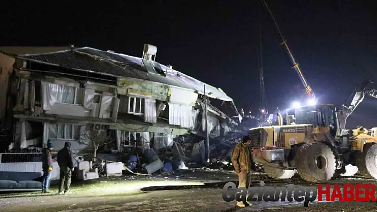 Depremde büyük yıkımın yaşandığı Nurdağı'nda arama kurtarma çalışmaları sürüyor