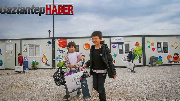 Depremde etkilenen öğrencilerin okul ihtiyaçları Büyükşehir'den