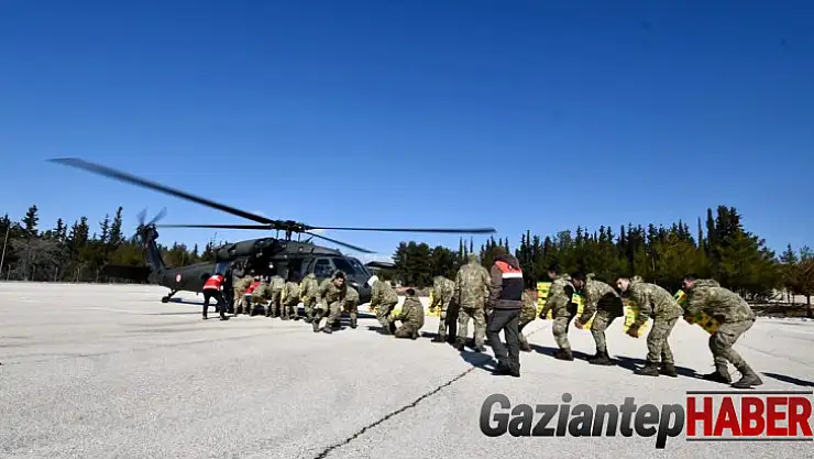 Depremden etkilenen köylere helikopter ile yardım ulaştırıldı