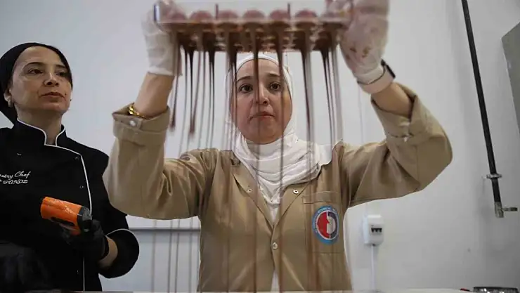 Dezavantajlı kadınlar çikolata üretimini öğreniyor