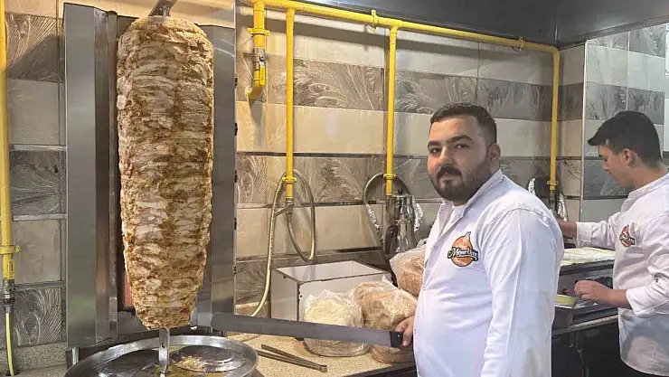 Elektrikli bisiklet yemek yiyenlerin arasına daldı: İşletme sahibi o anları anlattı