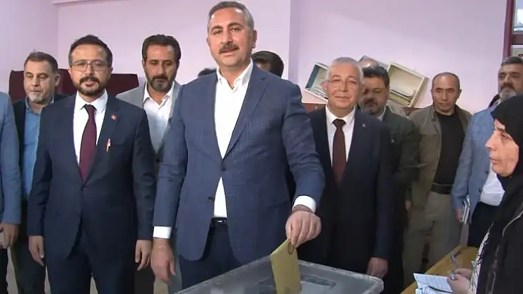 Eski Adalet Bakanı Gül oyunu Gaziantep'te kullandı