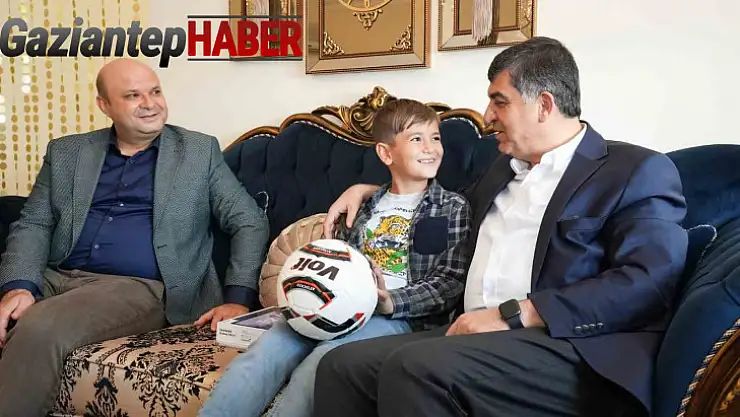 Fadıloğlu'ndan Ali Kaan'a tablet ve futbol topu