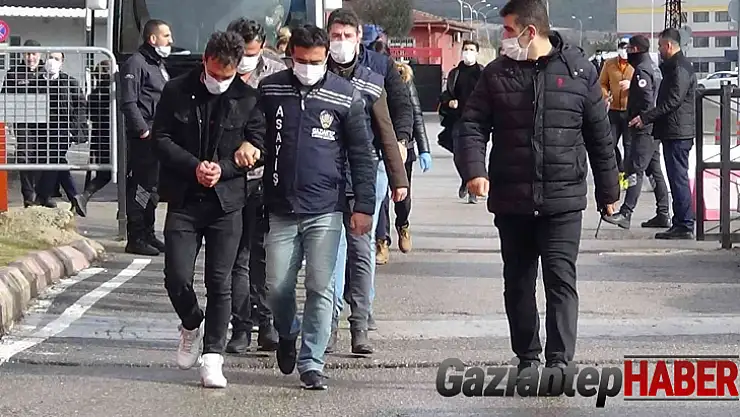 Fuhuş operasyonunda gözaltına alınan 17 şüpheli adliyeye sevk edildi
