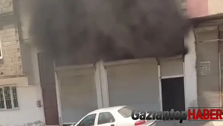 Garajda çıkan yangın iki aracı kül etti
