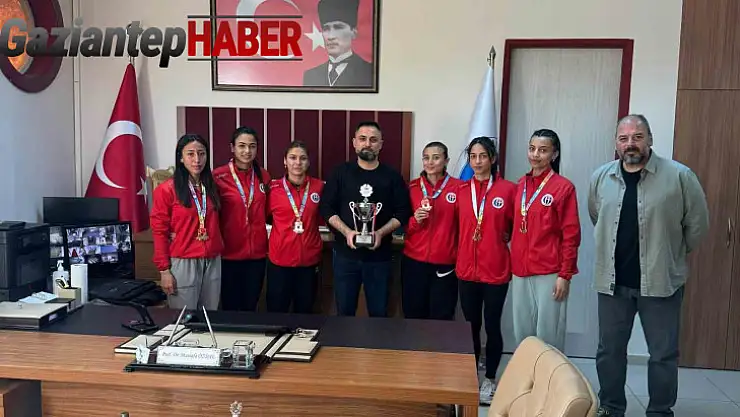 GAÜN'lü öğrenciler kupayla döndü