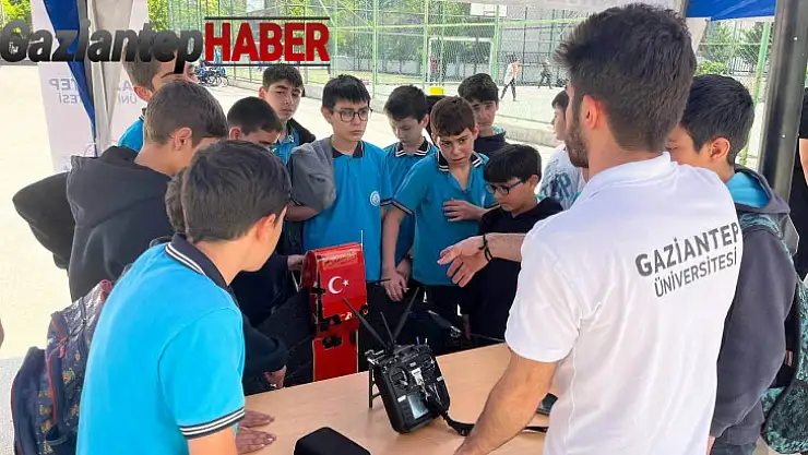 GAÜN öğrencileri geliştirdikleri projeleri liselilere anlattı