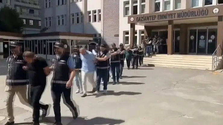 Gaziantep merkezli 3 ilde kamuyu 13 milyon TL zarara uğratan şahıslara operasyon: 13 gözaltı