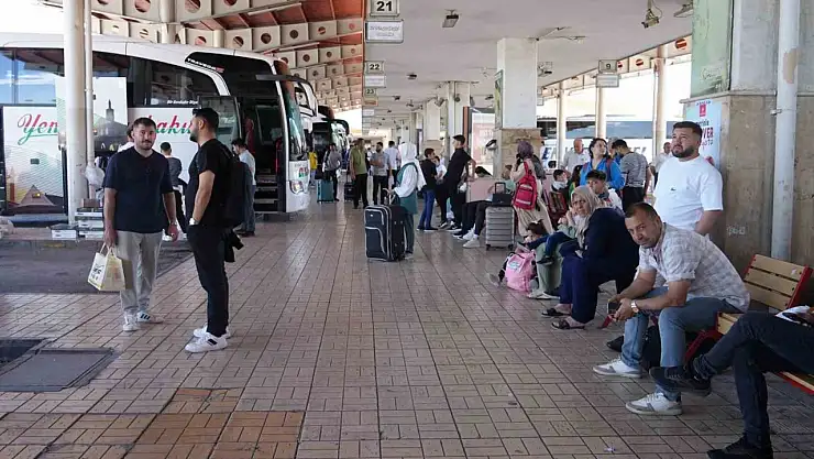 Gaziantep otogarında Kurban Bayramı yoğunluğu