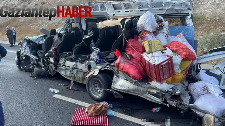 Gaziantep Şanlıurfa otobanında bir minibüsün karıştığı kazada ölü ve yaralılar olduğu bildirildi. Olay yerine ambulanslar sevk edildi.