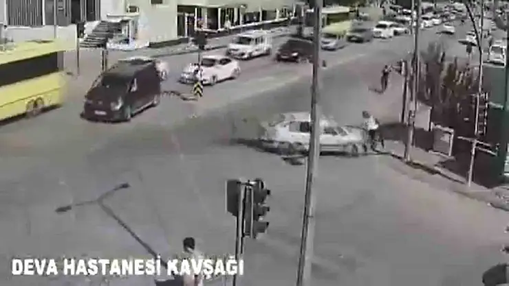 Gaziantep'te 2024'te yaşanan feci kazalar KGYS kameralarına yansıdı