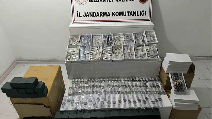 Gaziantep'te 2,3 milyon TL değerinde taklit saat ele geçirildi