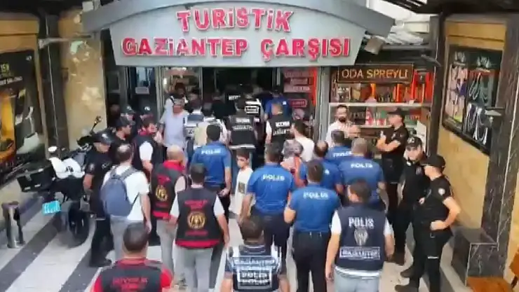 Gaziantep'te 5 milyon TL değerinde elektronik emtia ele geçirildi: 23 gözaltı