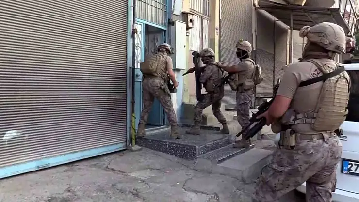 Gaziantep'te aranan şahıslara şafak operasyonu: 10 gözaltı