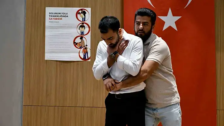 Gaziantep'te binlerce kişiye Heimlich manevrası eğitimi verildi