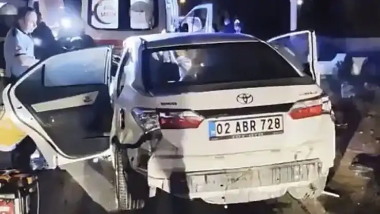 Gaziantep'te çarpışan iki otomobil metrelerce savruldu: 1 ölü, 3 ağır yaralı