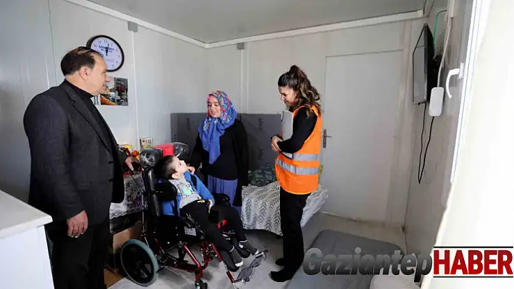 Gaziantep'te engelli depremzedelere medikal malzeme dağıtılıyor