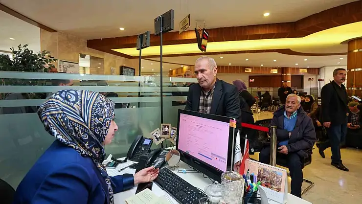 Gaziantep'te evlilikte 41 yılı dolduran çiftlerden umre için yoğun başvuru