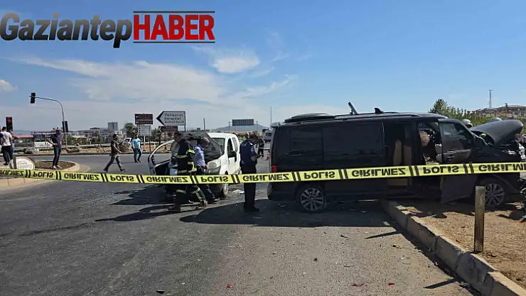 Gaziantep'te hafif ticari araç ile minibüs çarpıştı: 4 yaralı