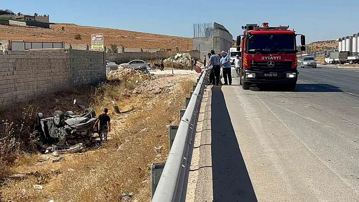 Gaziantep'te hafif ticari aracın çarptığı otomobil ters döndü: Aynı aileden 4'ü çocuk 6 yaralı