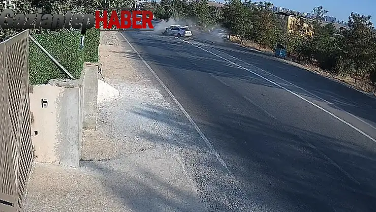 Gaziantep'te iki aracın kafa kafaya çarpıştığı kaza kamerada