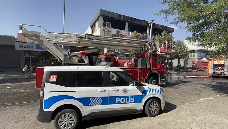 Gaziantep'te iş yerinde çıkan yangını itfaiye söndürdü