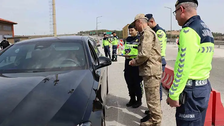 Gaziantep'te jandarma ekipleri bayram tedbirlerini sürdürüyor