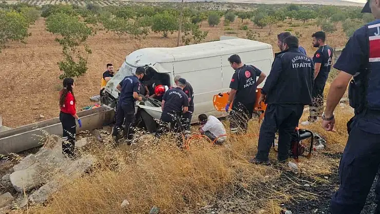 Gaziantep'te kamyonet şarampole uçtu: 2 ağır yaralı
