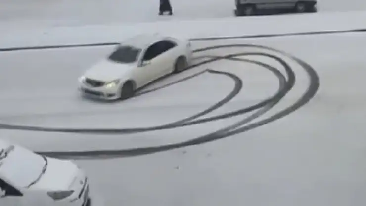 Gaziantep'te karlı yolda drift atan sürücüye 46 bin lira ceza