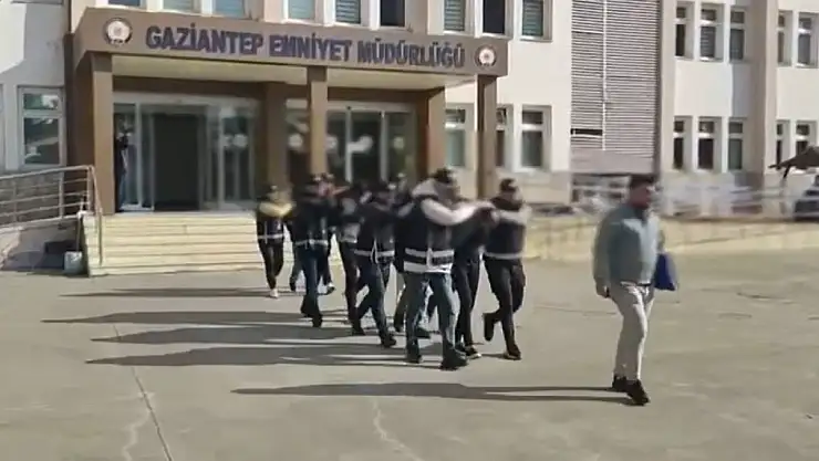 Gaziantep'te mesaj salonunu silahla tehdit edenlere operasyon: 3 şahıs tutuklandı
