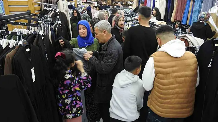 Gaziantep'te Ramazan'ın son günü alışveriş yoğunluğu had safhaya çıktı
