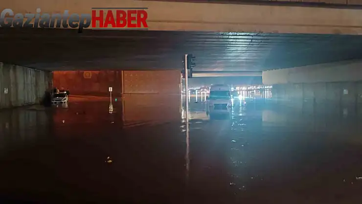 Gaziantep'te sağanak hayatı felç etti