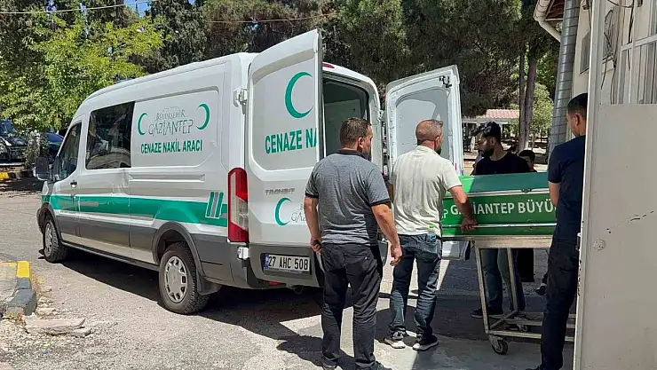 Gaziantep'te tır traktöre çarptı: 1 ölü, 1 yaralı