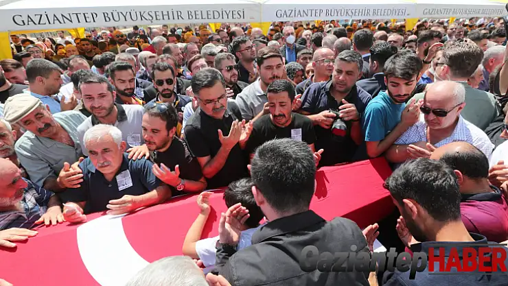 Gaziantep'teki feci kazada ölen İHA muhabiri ve 3 sağlık çalışanı için tören düzenlendi