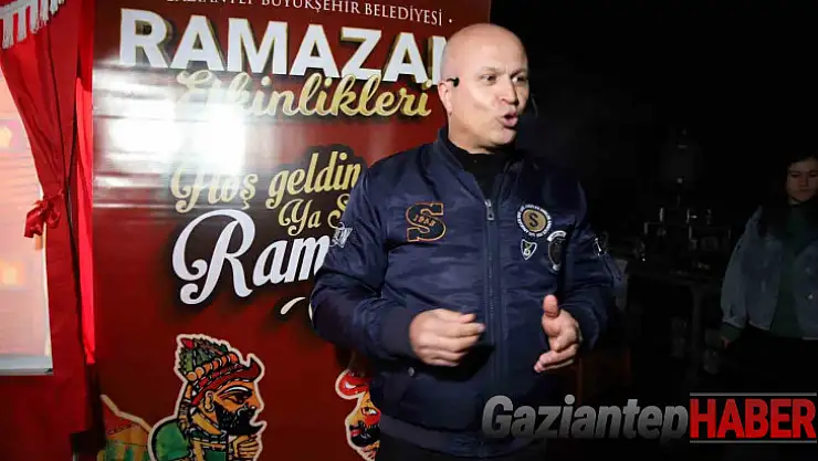 Geleneksel Türk gölge oyunuyla depremzede çocukları eğlendiriyorlar