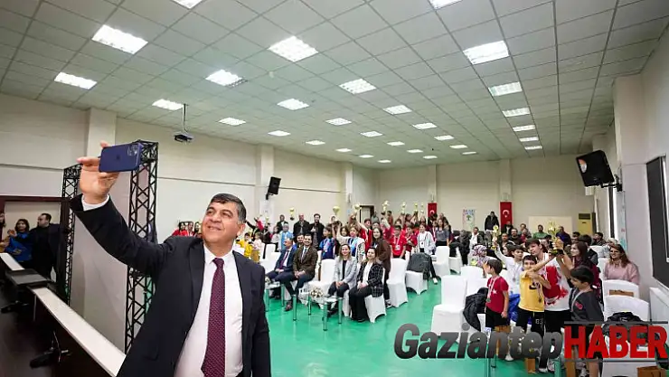 Gençler, genç kahraman Mehmet Kamil'i andılar