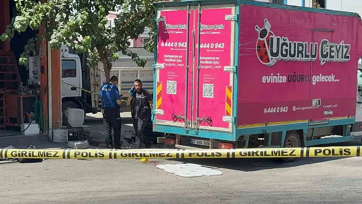 Geri manevra yapan kamyonetin altında kalan çocuk hayatını kaybetti