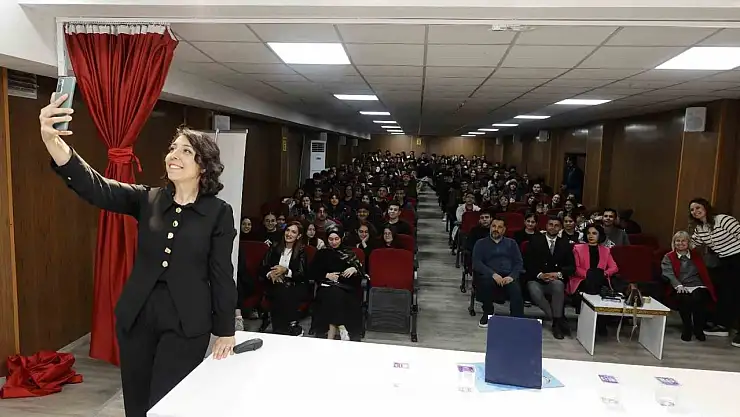 GİBTÜ bilim söyleşileri başladı: Bilim toplumla buluşuyor