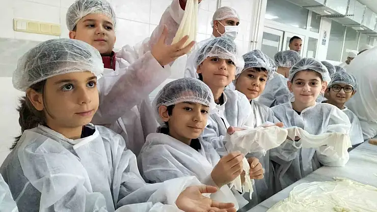GKV'li minik baklavacılar iş başında