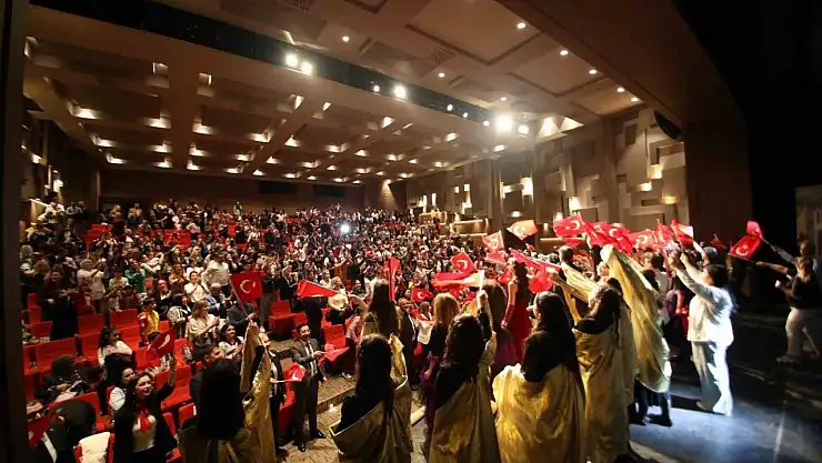 GKV'liler 'Bir Shakespeare Rüyası'nı sahneledi