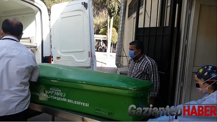 Halı balyasının altında kalan işçi hayatını kaybetti