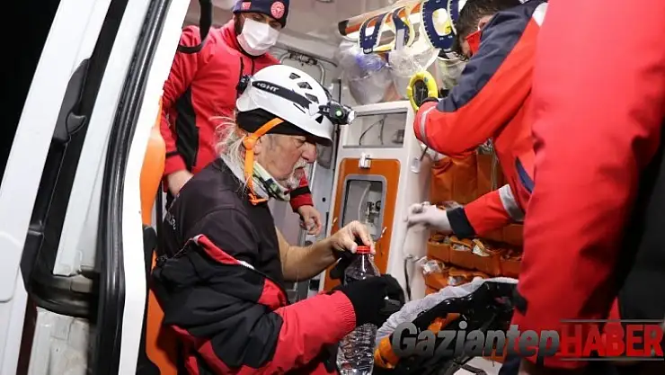 Hasandağı'nda mahsur kalan 2 dağcı askeri helikopterle hastaneye kaldırıldı